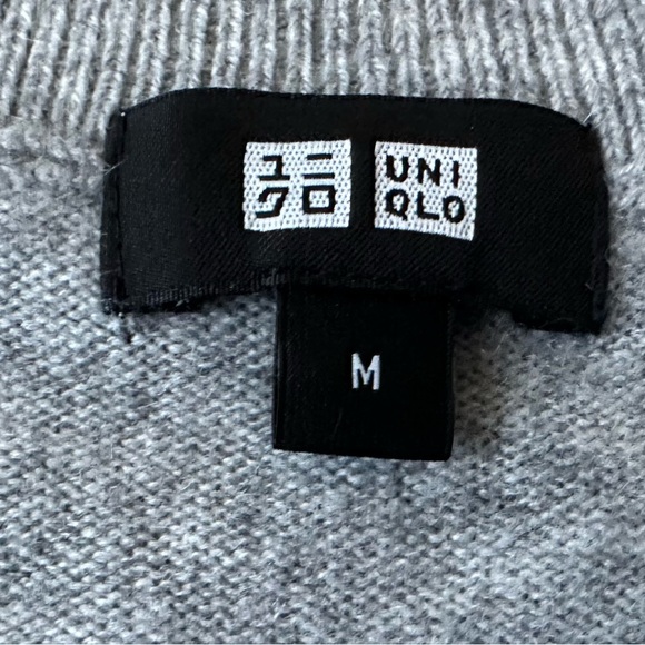 UNIQLO wool and silk V-neck sweater, size M, light grey - Picture 2 of 8